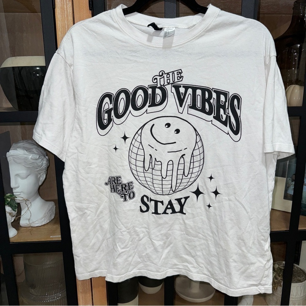 H&M good vibes tee graphic t-shirt crewneck short sleeve mirrorball smiley face